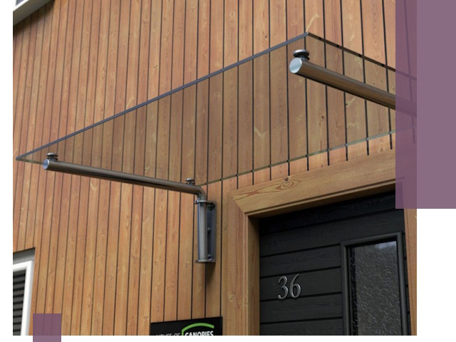 Стеклянные козырьки на входы и фасады в Геленджике