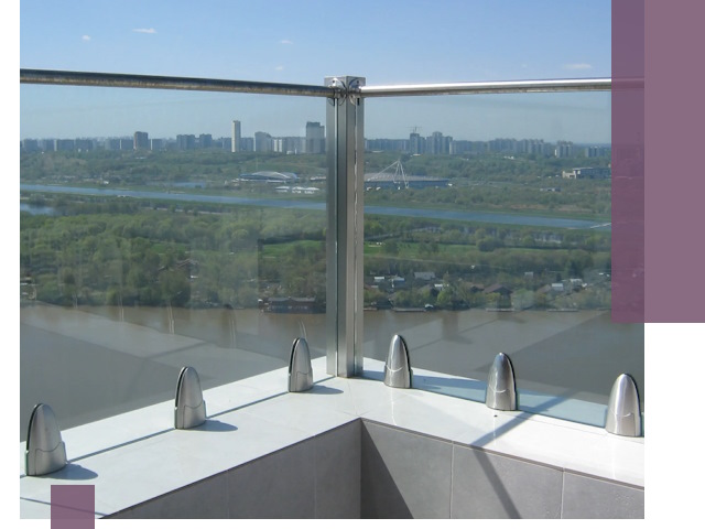 Стеклянные парапеты премиум класса в Геленджике для домов и бизнесов