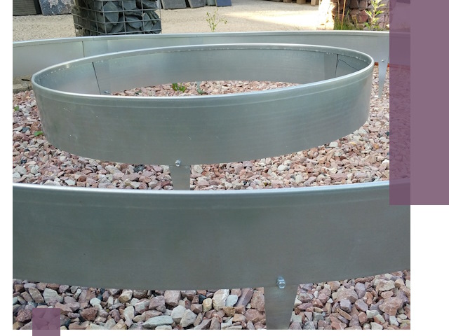 Нержавеющие бордюры под ключ в Геленджике — изготовление и монтаж