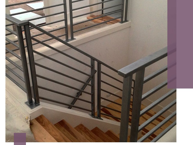 Изготовление поручней из металла и дерева в Геленджике